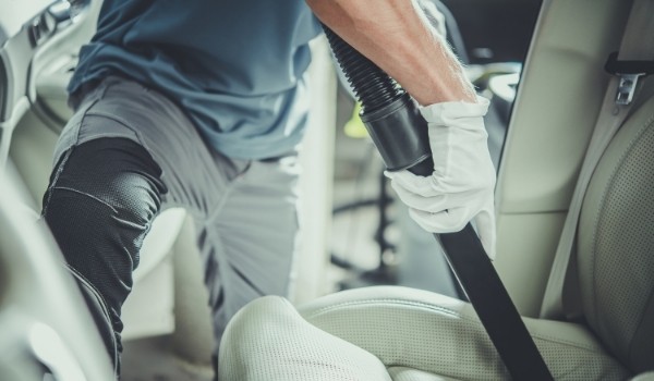 Cómo limpiar la tapicería del coche y dejarla impecable - AutoMotor