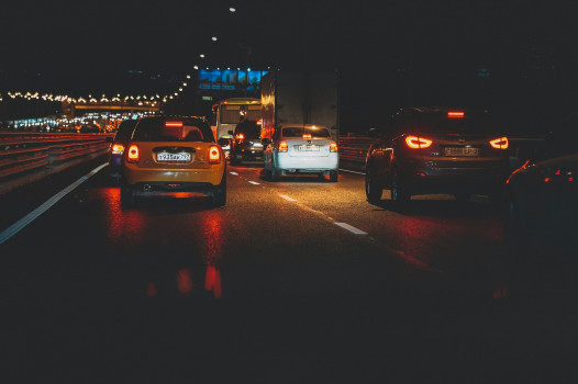 ¿Cómo calcular la distancia de frenado de un coche?