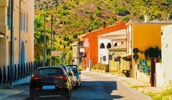 5 formas de evitar que la batería de tu coche muera por el calor este verano.