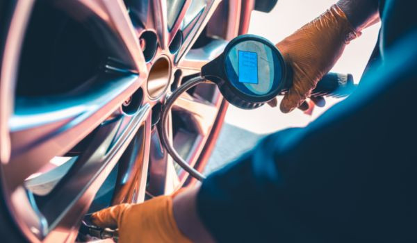 Cómo viajar en coche durante la ola de calor, consejos y precauciones.