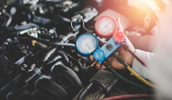 6 formas de cuidar el aire acondicionado del coche en verano.