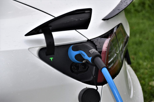 Tesla Model 3 frente a BMW i4 y Polestar 2: ¿Cuál gana?