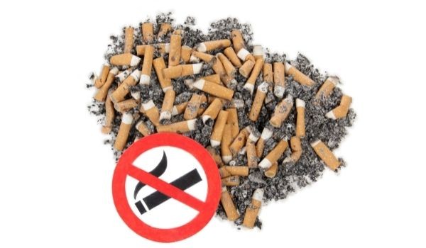 ¿Pueden multarte por fumar al volante?