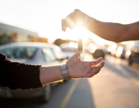 Mejoran los datos de venta de coches y la previsión inicial tras la crisis sanitaria.