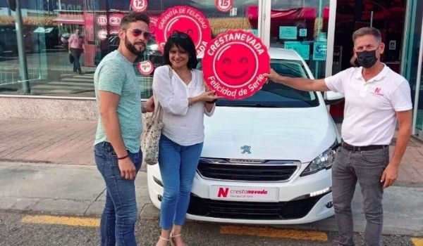 Lo que más valoran los compradores de coches de segunda mano en un concesionario.
