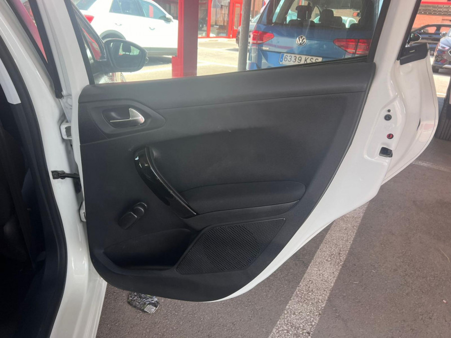 Imagen de Peugeot 208