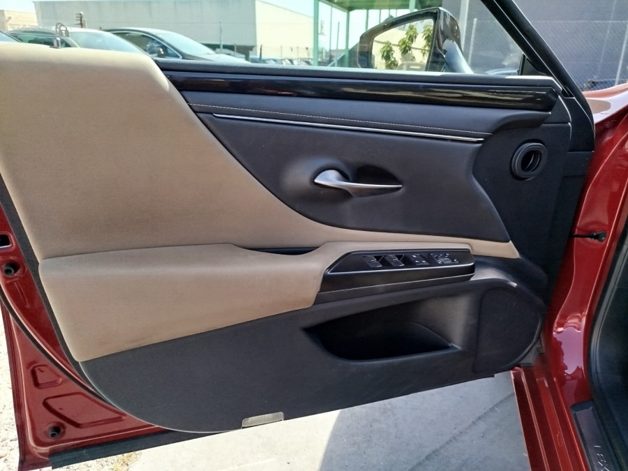 Imagen de Lexus ES