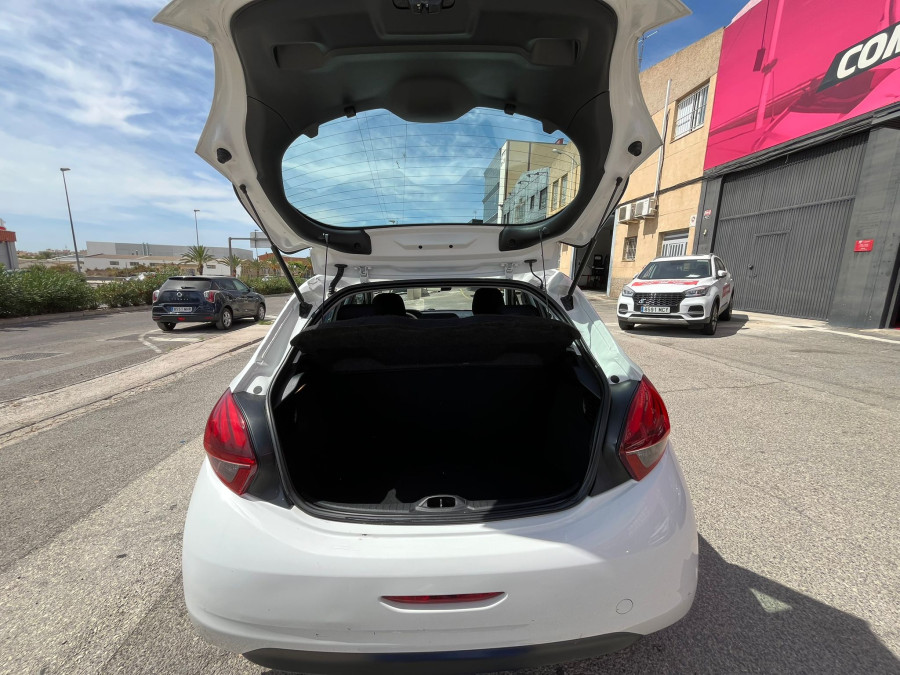 Imagen de Peugeot 208