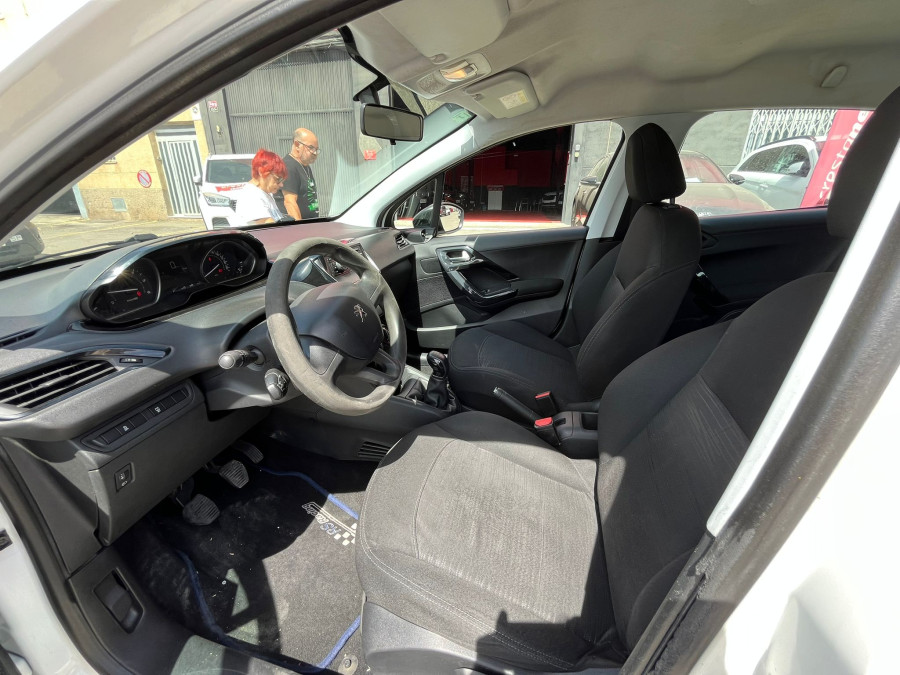 Imagen de Peugeot 208