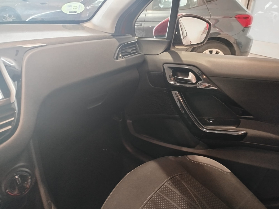 Imagen de Peugeot 208