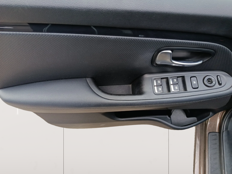 Imagen de Kia Carens