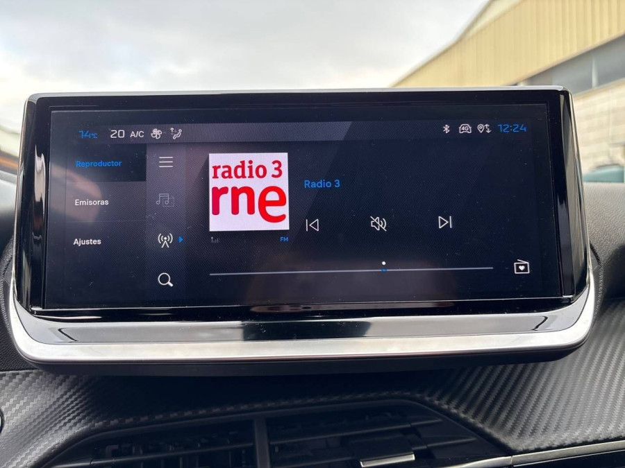 Imagen de Peugeot e-2008